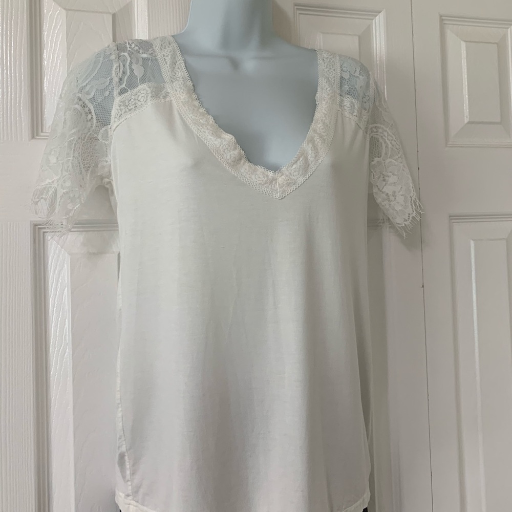 POL Small  Top Lace V Neck & Sleeves